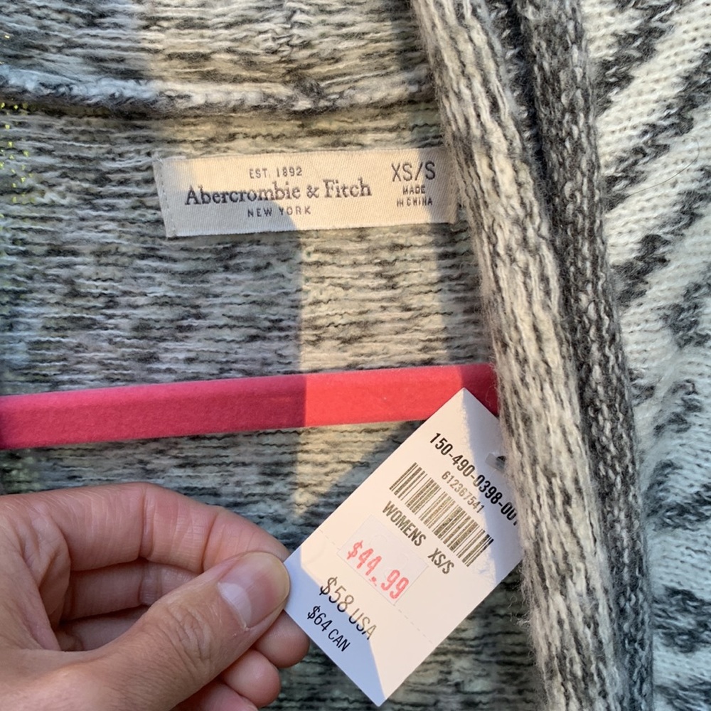 New Abercrombie wool blend cardigan in size xs/s - Picture 4 of 6
